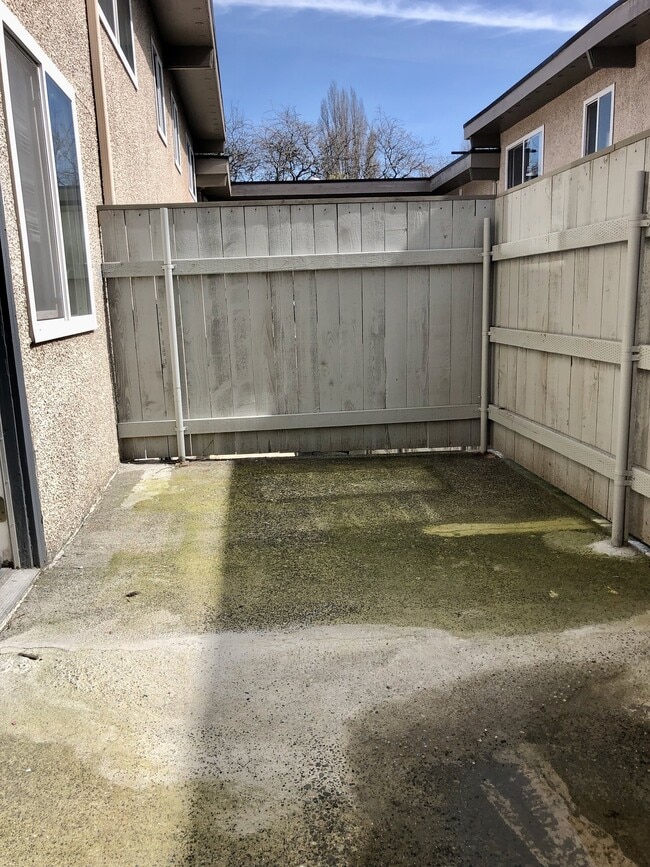 Building Photo - 3601 NE 73rd Pl