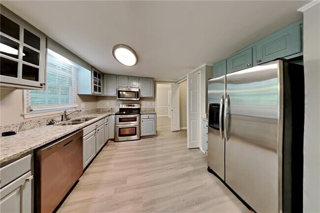 Building Photo - 2358 Marneil Dr NE
