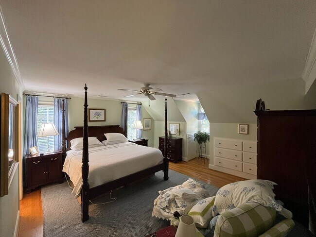 Building Photo - Incredible 5BD, 4.5BA House in Downtown Ra...