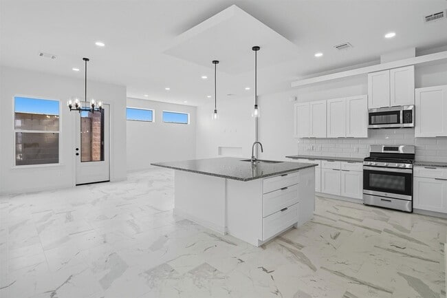 Building Photo - 2927 El Fenice Ln