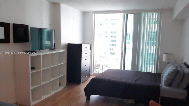 Building Photo - 1200 Brickell Bay Dr
