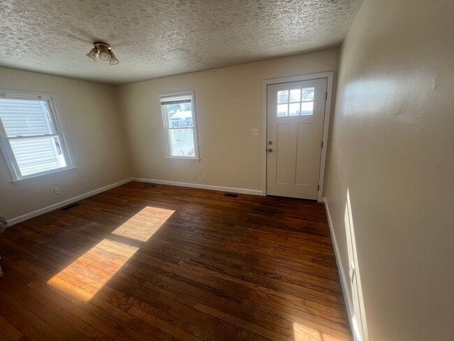 Building Photo - Lovely Longfield 2 Bedroom