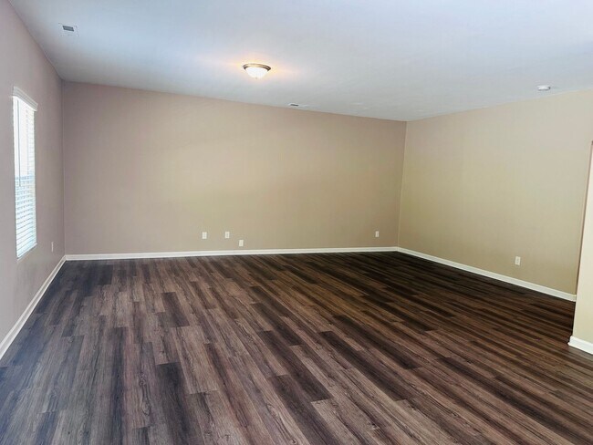 Building Photo - 912 Joselynn Drive