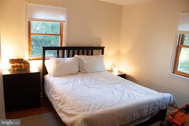 Building Photo - 901 Academy Ln