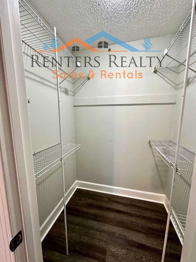 Building Photo - 2 Bedroom Condo on Chapman Mountain