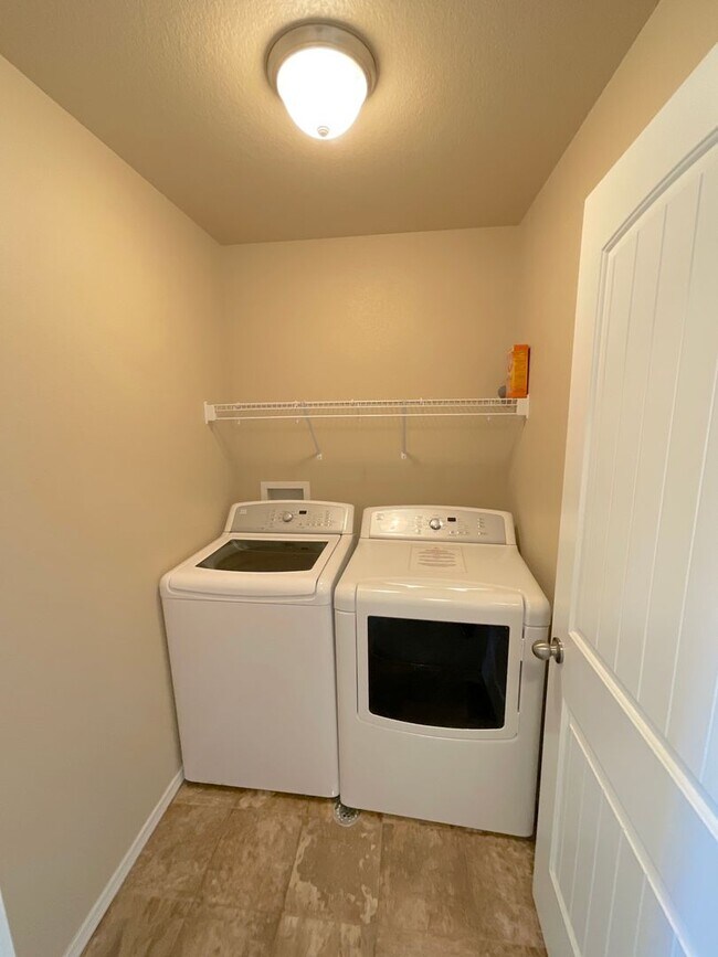 Building Photo - 4 Bedroom Home Available Near Voyager Pkwy...