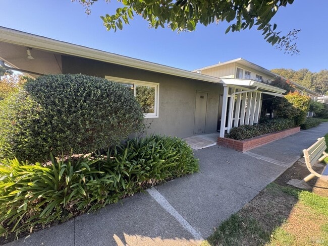 Building Photo - 1060 Los Gamos Rd
