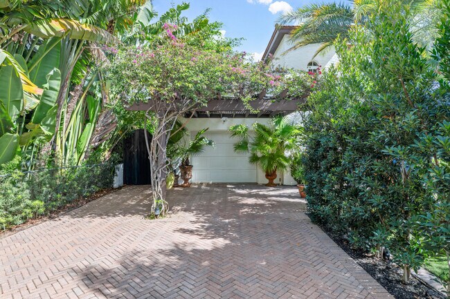 Building Photo - 227 Marlborough Rd