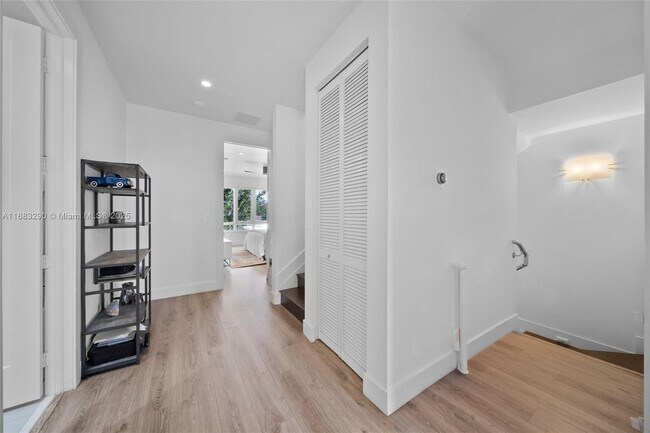 Building Photo - 10560 NW 64th Terrace