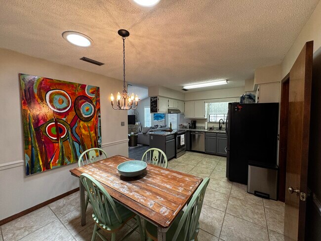 Building Photo - 8817 Kiwi Pl