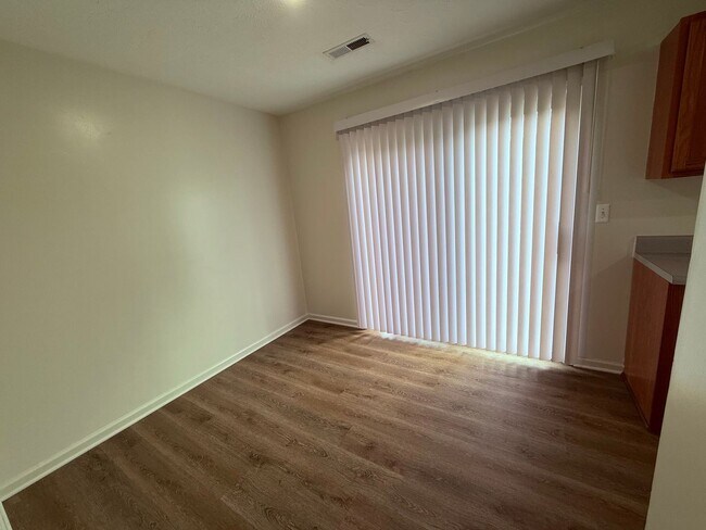 Building Photo - 340 Wakeman Ct NE