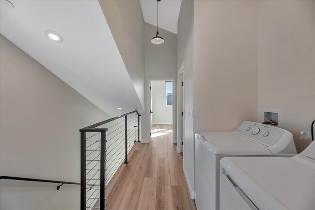 Building Photo - 4048 Cherokee Ave