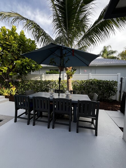 Patio Dining - 38 Lake Eden Dr