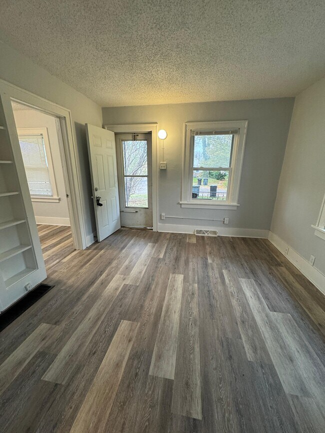 Building Photo - 501 S 34th St