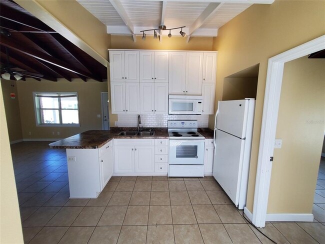 Building Photo - 37646 Hendley Ave