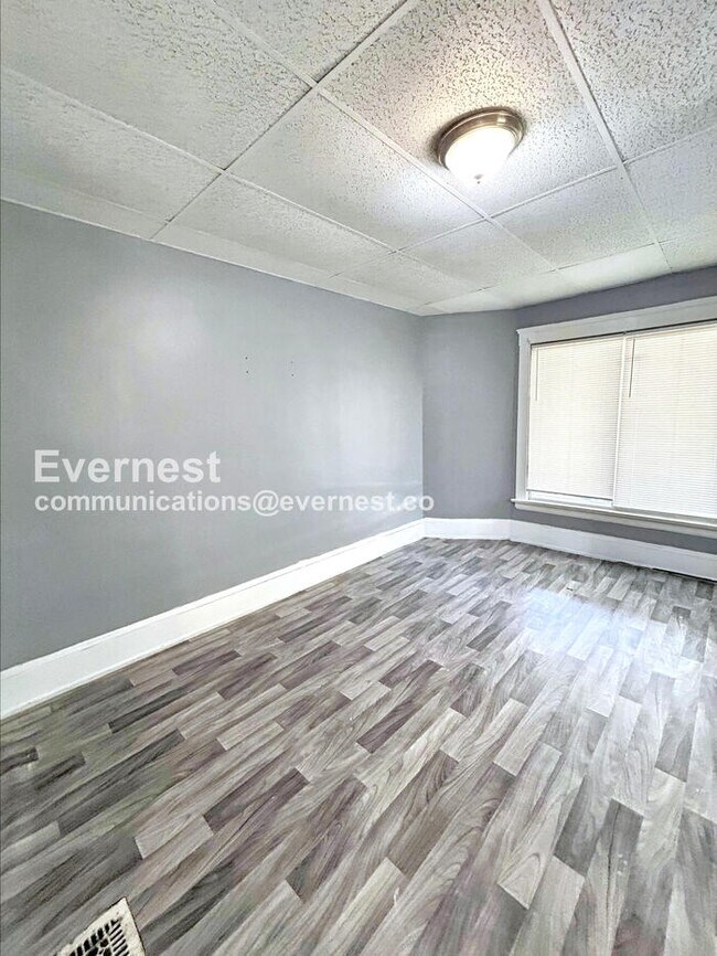 Building Photo - 2213 E 82nd St