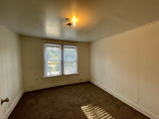 Building Photo - 1024 N 11th St