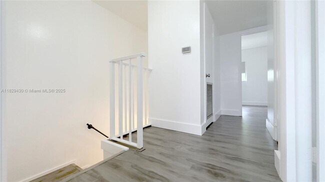 Building Photo - 8483 SW 137th Ave