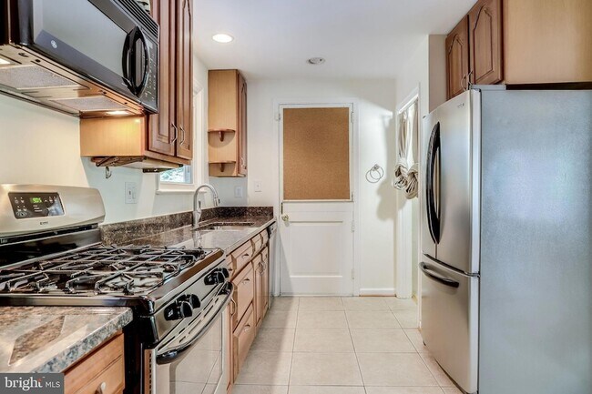 Building Photo - 5225 Old Dominion Dr