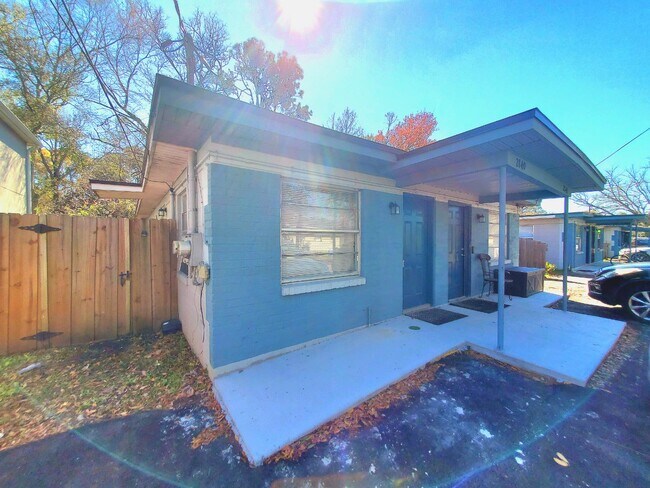 Primary Photo - 2840 Cook St