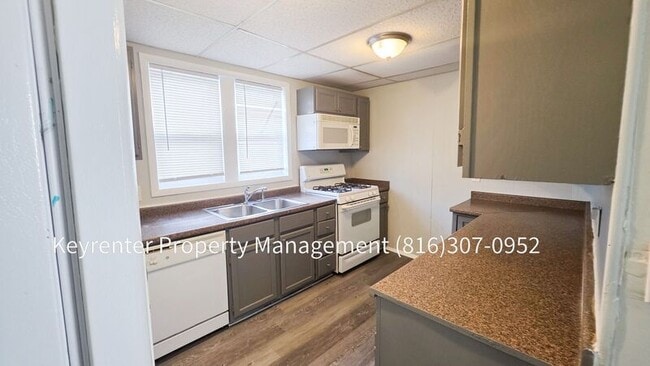 Building Photo - 142 N Bellaire Ave