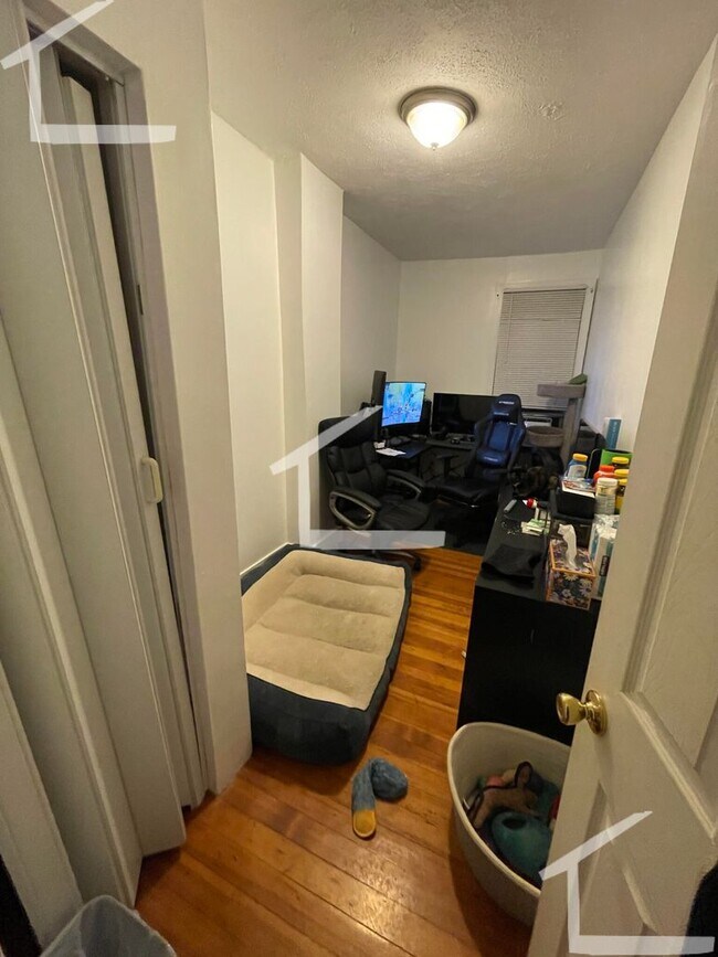 Building Photo - 293 Main St