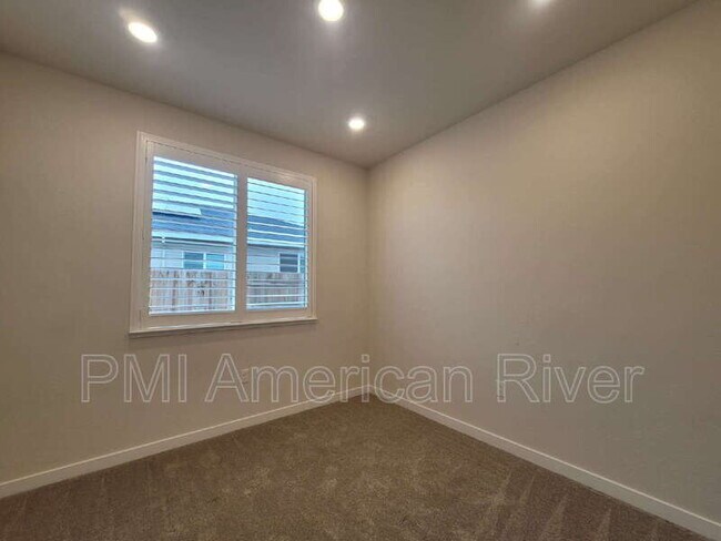 Building Photo - 5033 Rialto Dr