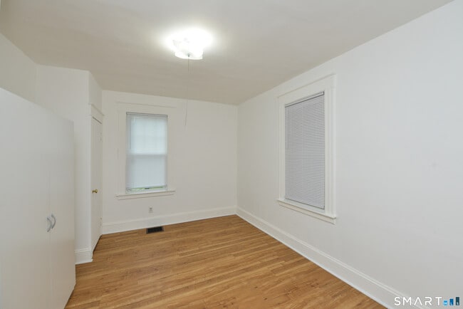 Building Photo - 390 Clinton St