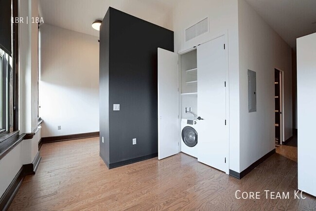 Building Photo - 310 E 39th-A1