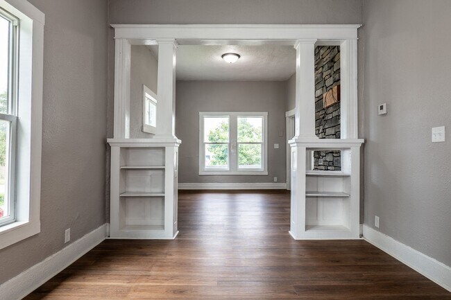 Building Photo - Cozy 2 Bedroom Home in South Omaha!