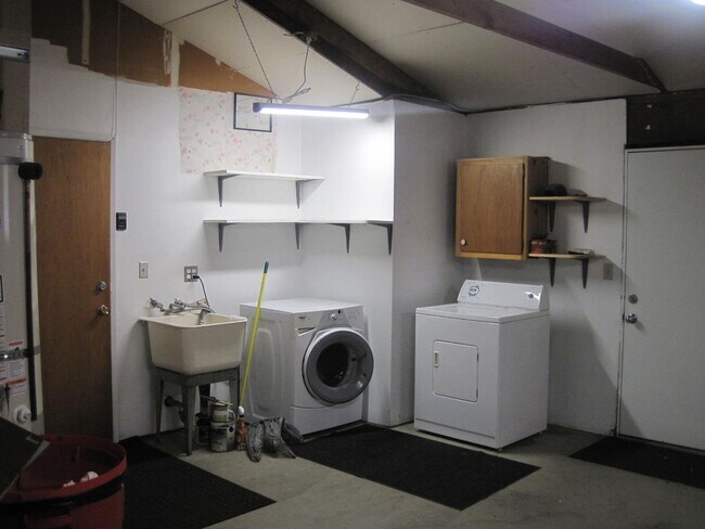 Building Photo - 10 Blossom Way