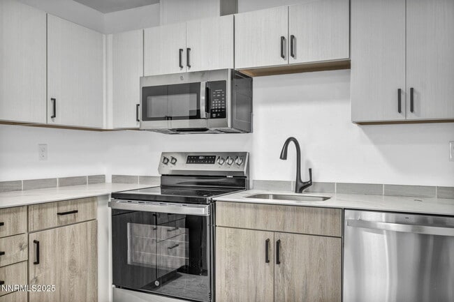 Building Photo - 1642 York Wy