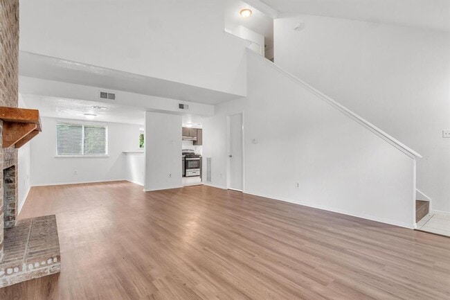 Building Photo - 9611 Meadowheath Dr