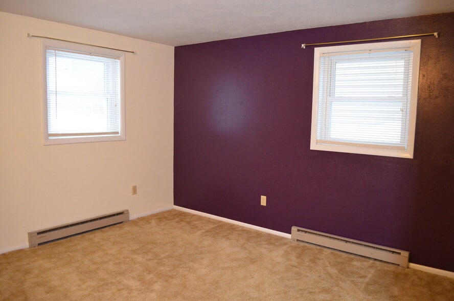 Bedroom - 606 S Halvorson St