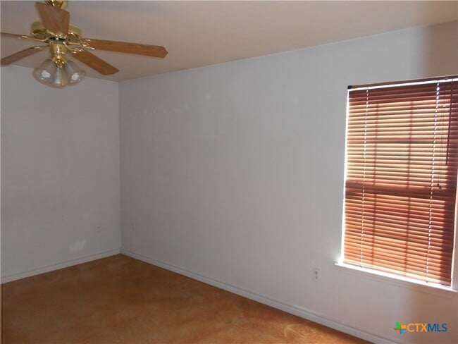 Building Photo - 809 E Ave I