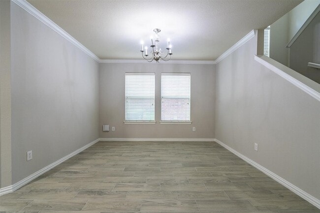 Building Photo - 1528 Canary Dr