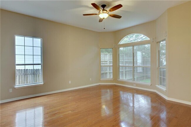 Building Photo - 1905 Kinney Ave