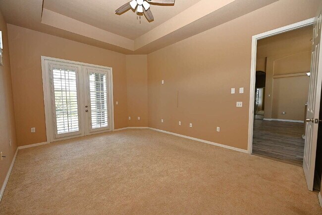 Building Photo - 2618 High Ridge Dr