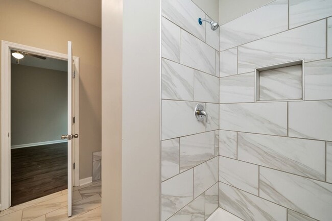 Building Photo - Welcome Home! Stylish 3BR/2BA with All the...