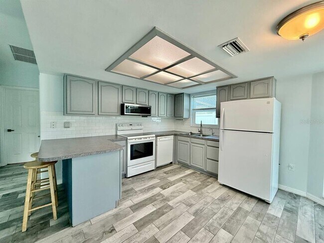 Building Photo - 6149 Staunton Dr