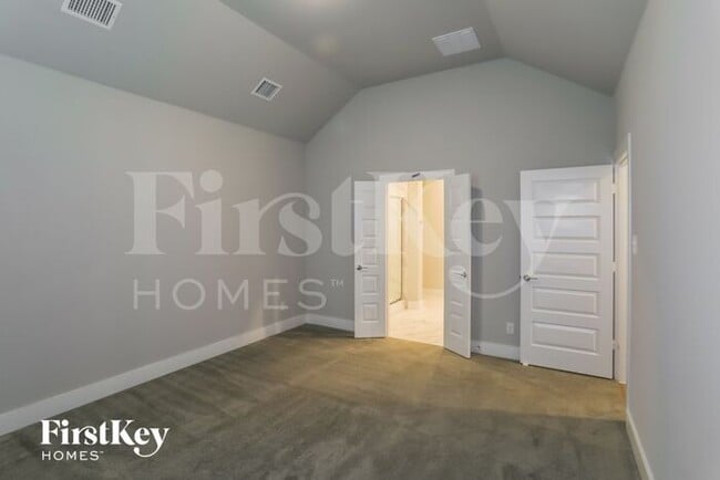 Building Photo - 2516 Elm Pl