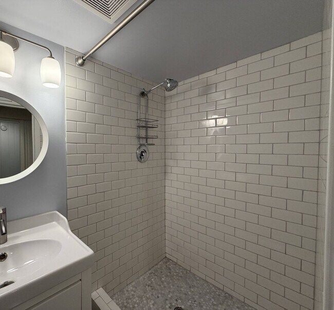 Building Photo - 924 N Union Ave