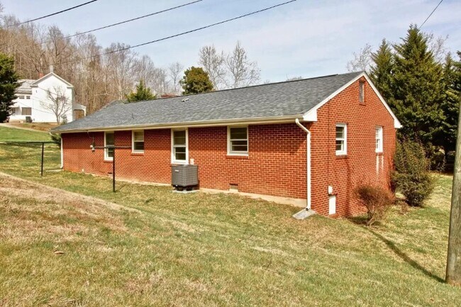 Building Photo - 5621 Bridlewood Dr