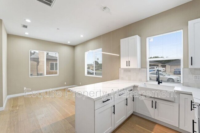 Building Photo - 549 Carty Dr