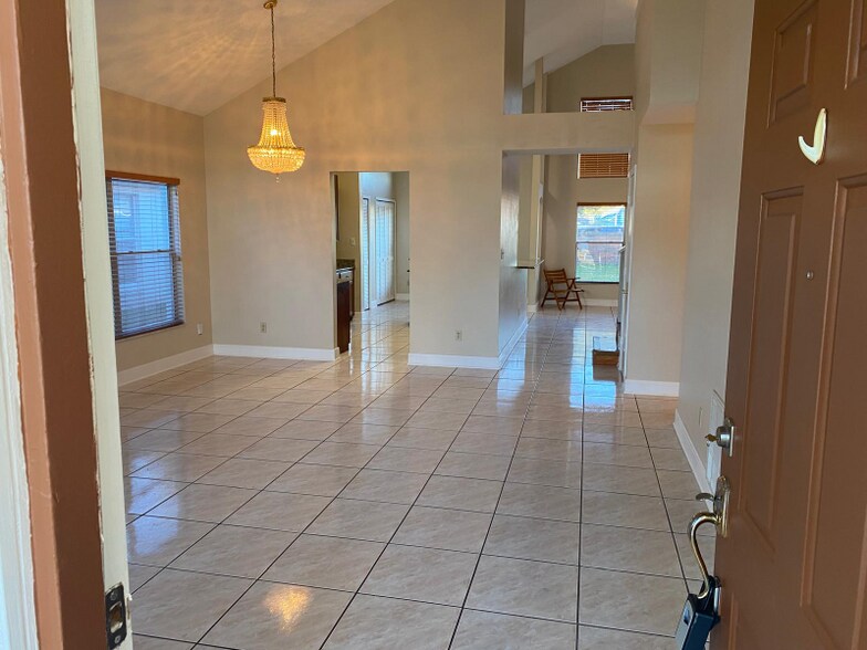 Building Photo - 1413 Abberton Dr