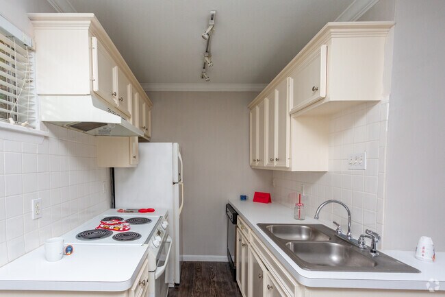 Kitchen - 3620 Garrott