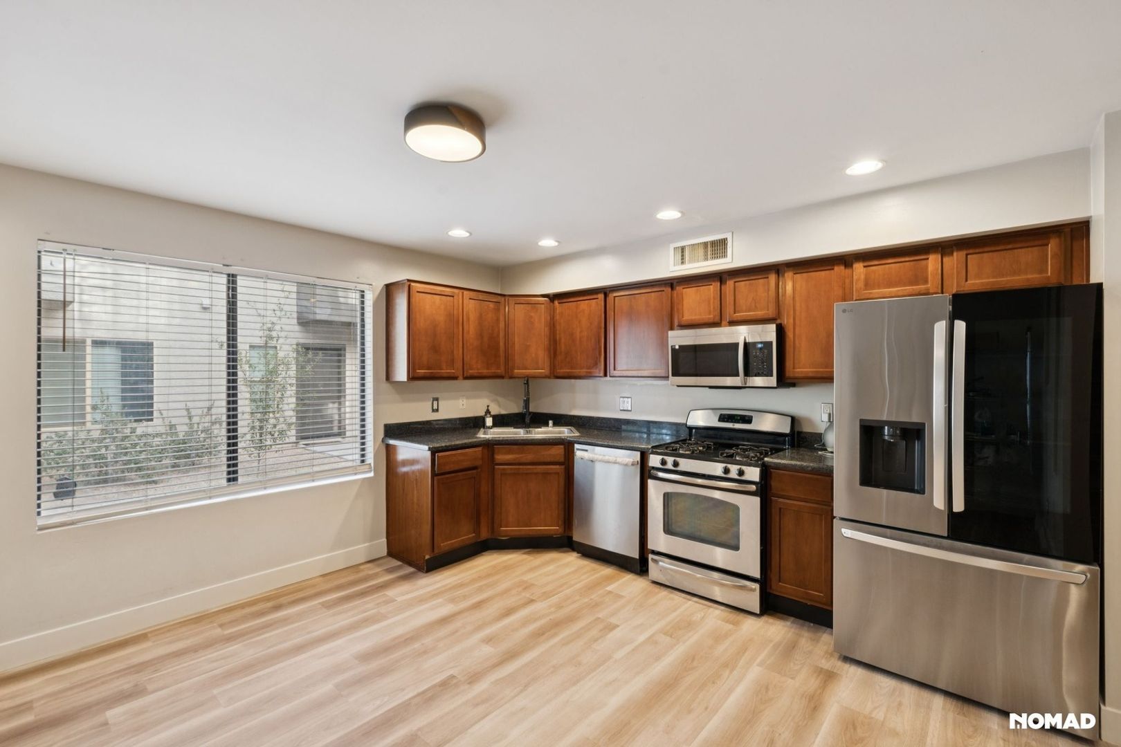 Building Photo - 7853 N 21st Ave
