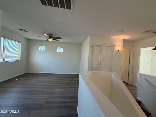 Building Photo - 957 Mountain View Rd