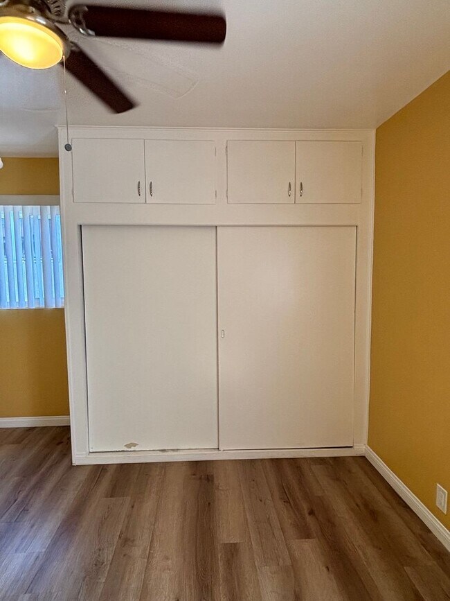 Building Photo - Spacious 1 bedroom available now in Long B...