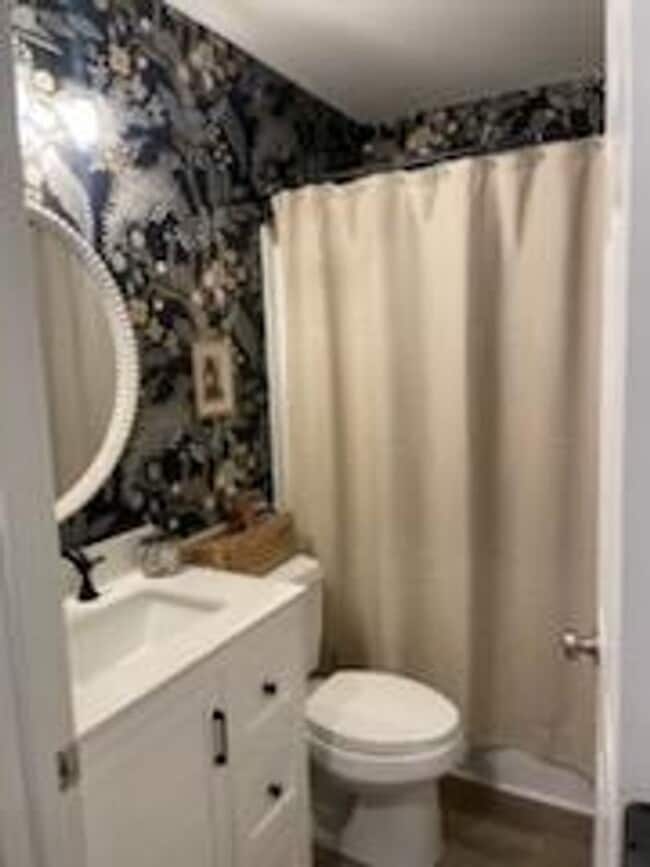 Building Photo - Live the Legacy Life – 3 Bed, 2 Bath Beauty!
